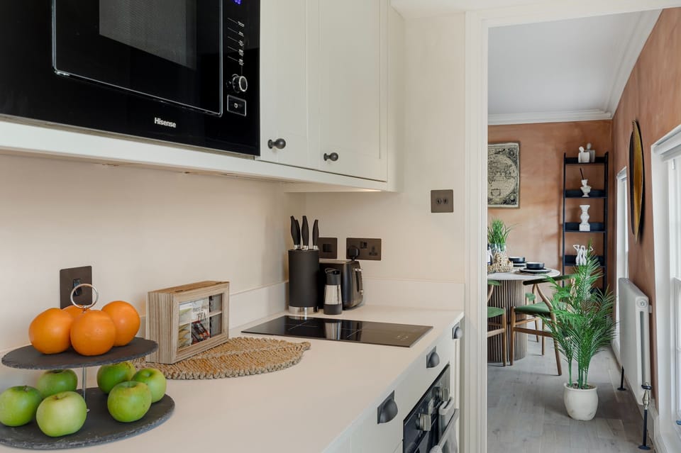 House | 2 bedrooms, desk
