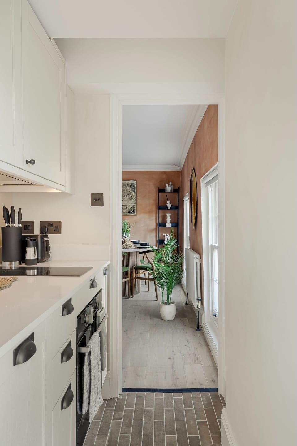 House | 2 bedrooms, desk