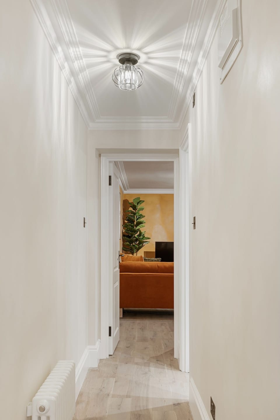 House | 2 bedrooms, desk