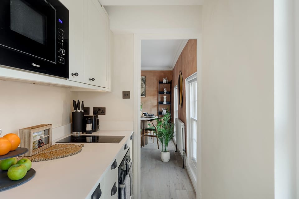 House | 2 bedrooms, desk