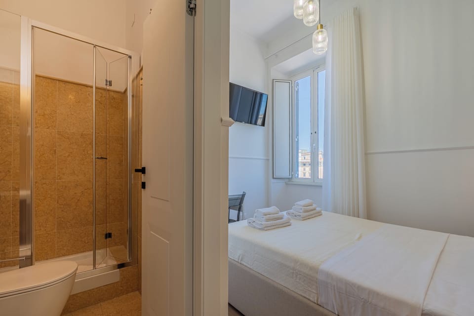 Double Room Single Use | Bathroom | Shower, hair dryer, bidet, towels