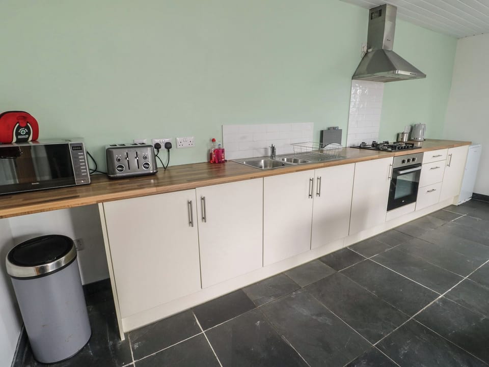 Cookware/dishes/utensils