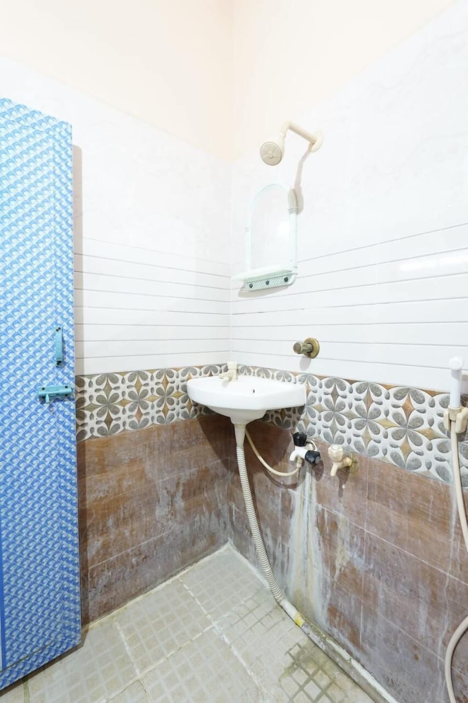 Deluxe Double Room | Bathroom | Free toiletries, towels, soap, shampoo