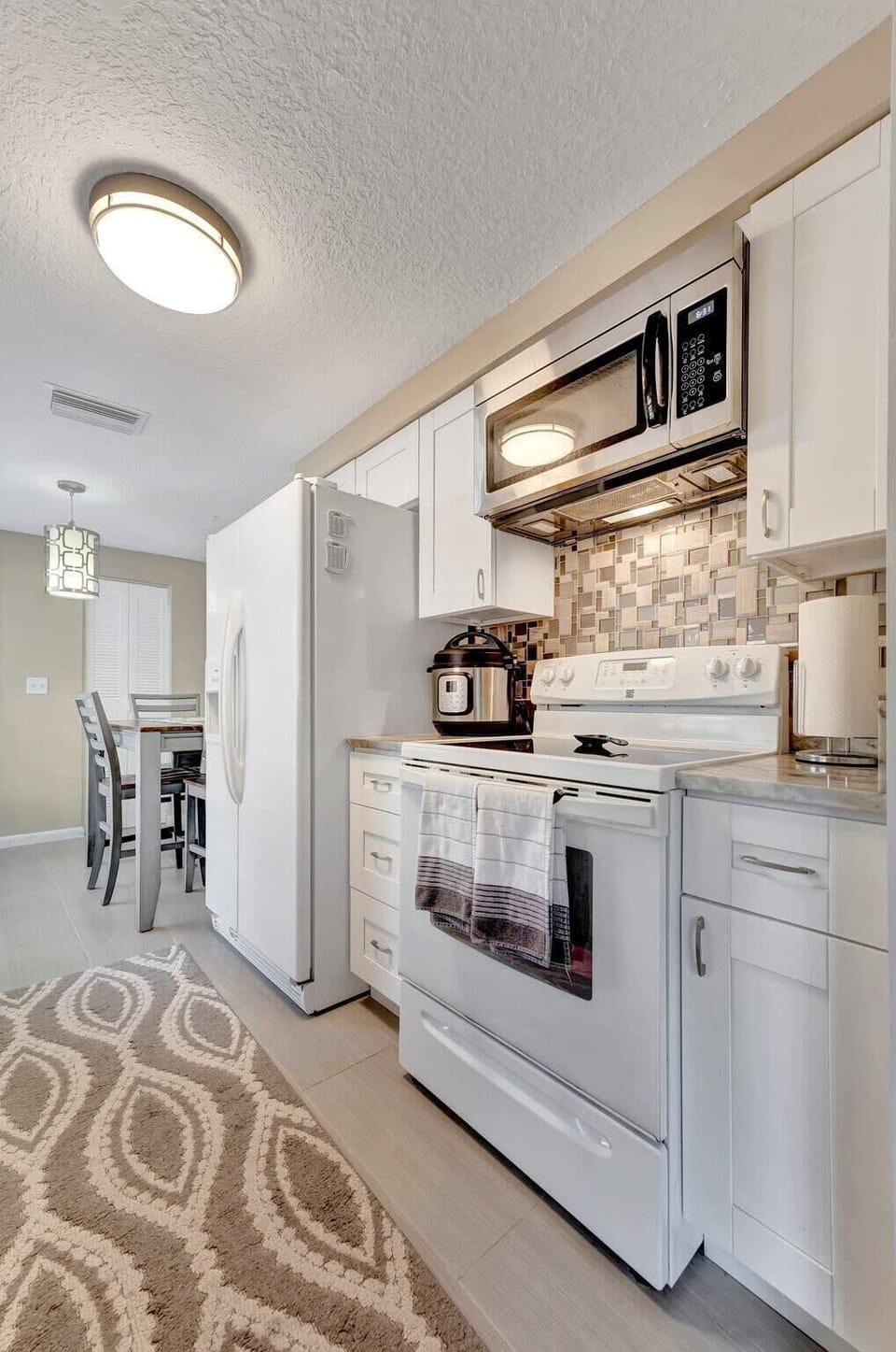Kitchen vibes = immaculate. Bring your appetite and your favorite recipe!