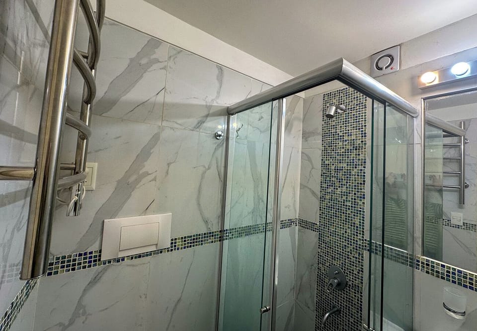 Studio | Bathroom