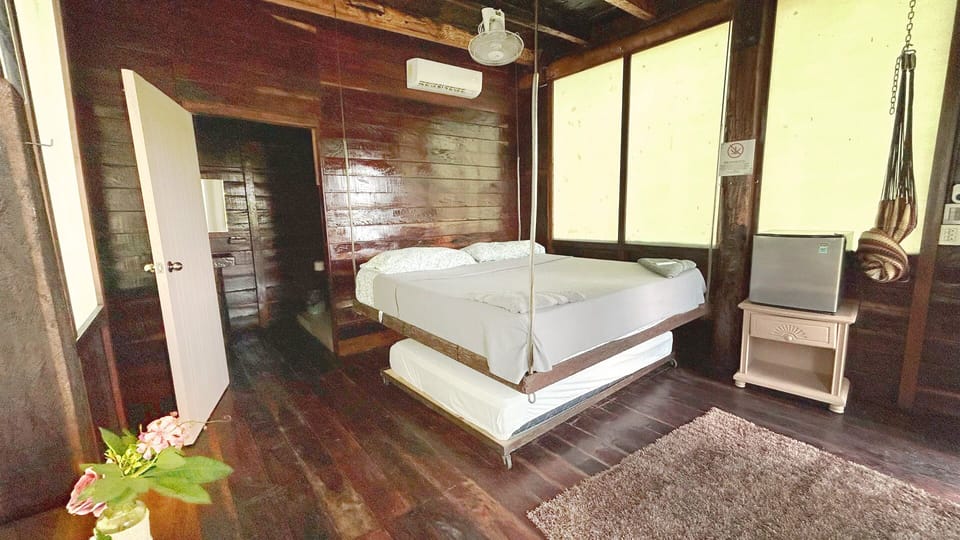 Cabin, partial lagoon view | WiFi (free), bed sheets