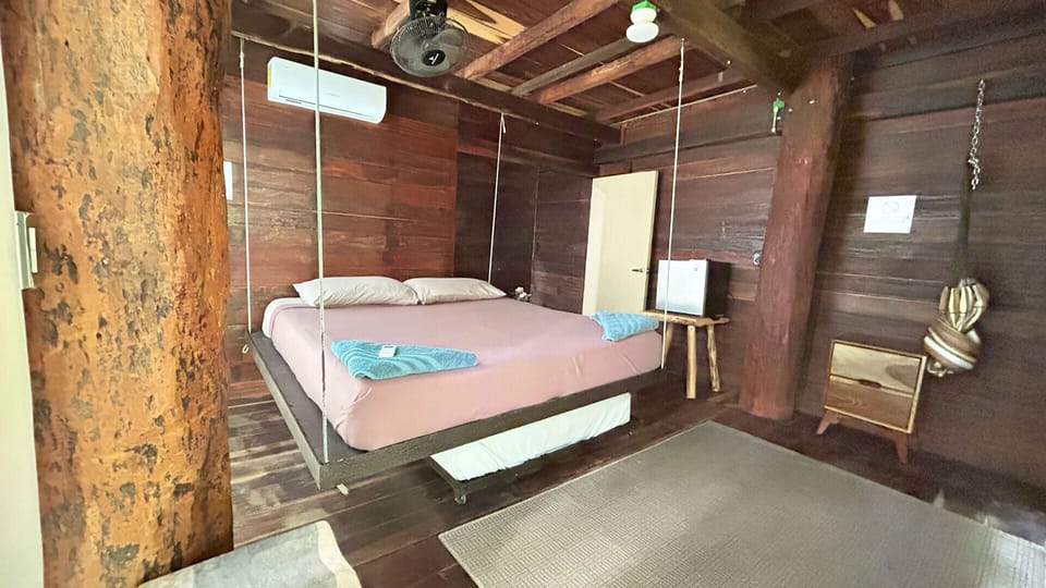 Cabin, partial lagoon view | WiFi (free), bed sheets