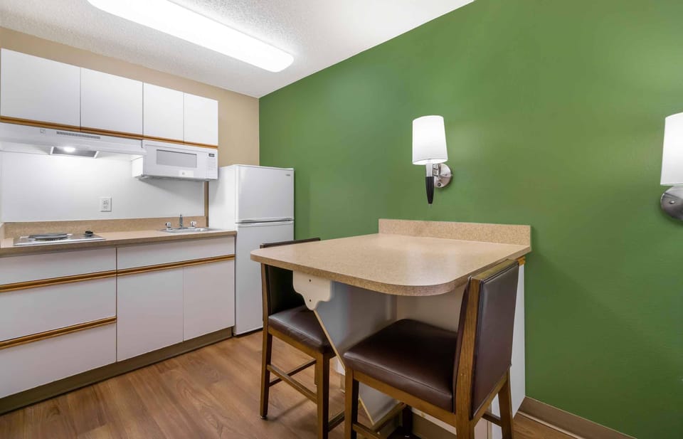 Deluxe Studio, 1 King Bed with Sofa bed, Non Smoking | Private kitchen | Coffee/tea maker, full-size fridge, microwave, stovetop