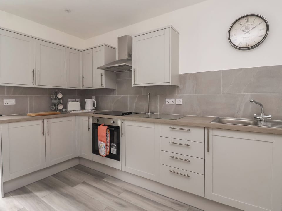 Dishwasher, cookware/dishes/utensils
