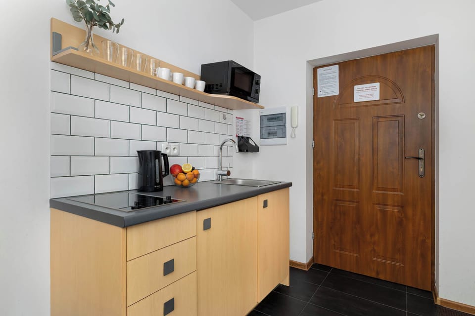 Functional kitchenette with a fridge, microwave, and kettle – perfect for quick meals.