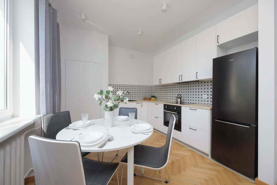 Cook and dine in style with the modern kitchenette and dining area.