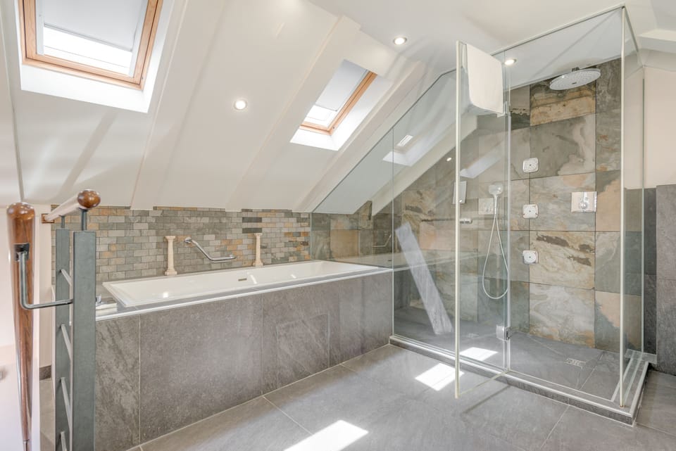 Superior Duplex (2 Floors) | Bathroom | Eco-friendly toiletries, hair dryer, slippers, towels