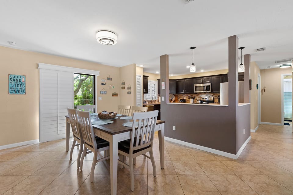 House, Multiple Beds (Pelican's Cove) | Dining