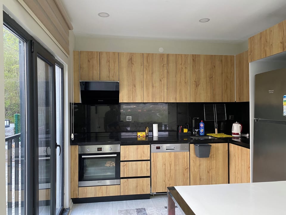 Comfort Villa, Balcony, City View | Private kitchen | Coffee/tea maker, electric kettle