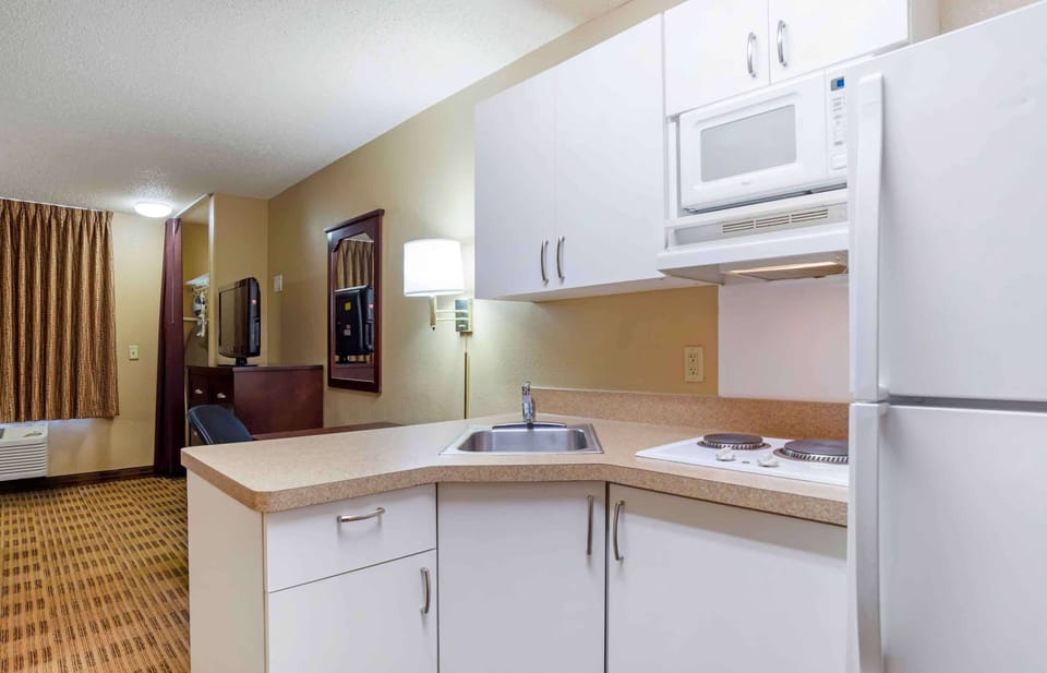 Studio, 2 Double Beds, Non Smoking | Desk, iron/ironing board, free WiFi