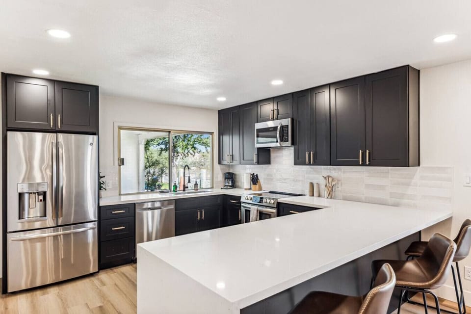 Well-equipped kitchen with a breakfast island