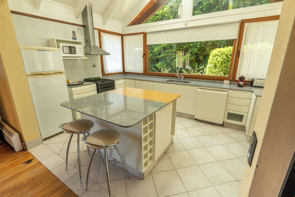House, Lake View | Private kitchen | Electric kettle