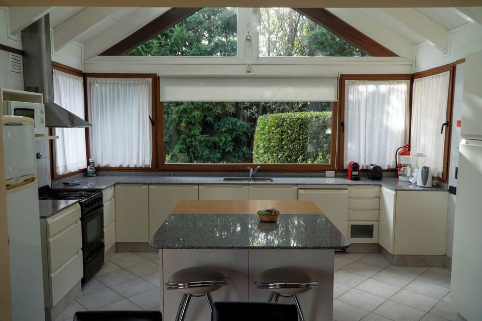 House, Lake View | Private kitchen | Electric kettle