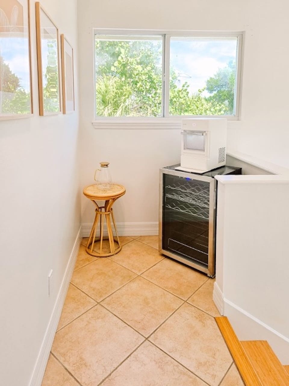 100+ can fridge with the "good" ice maker!