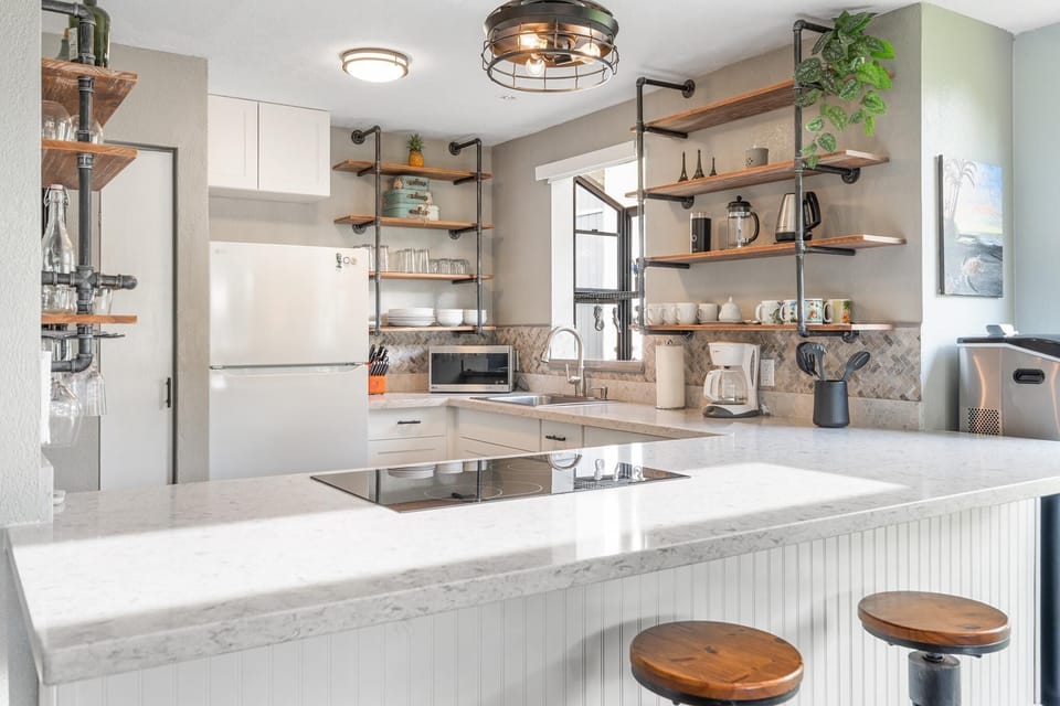 Condo, 2 Queen Beds (Kailua Bay Resort#2-306) | Private kitchen