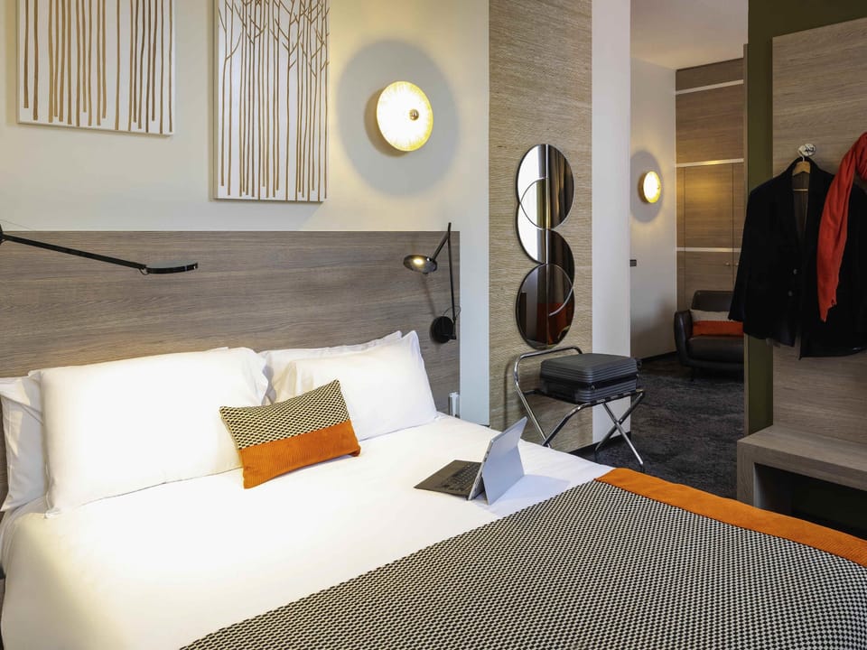 Deluxe Room, 1 Double Bed | Minibar, in-room safe, desk, soundproofing