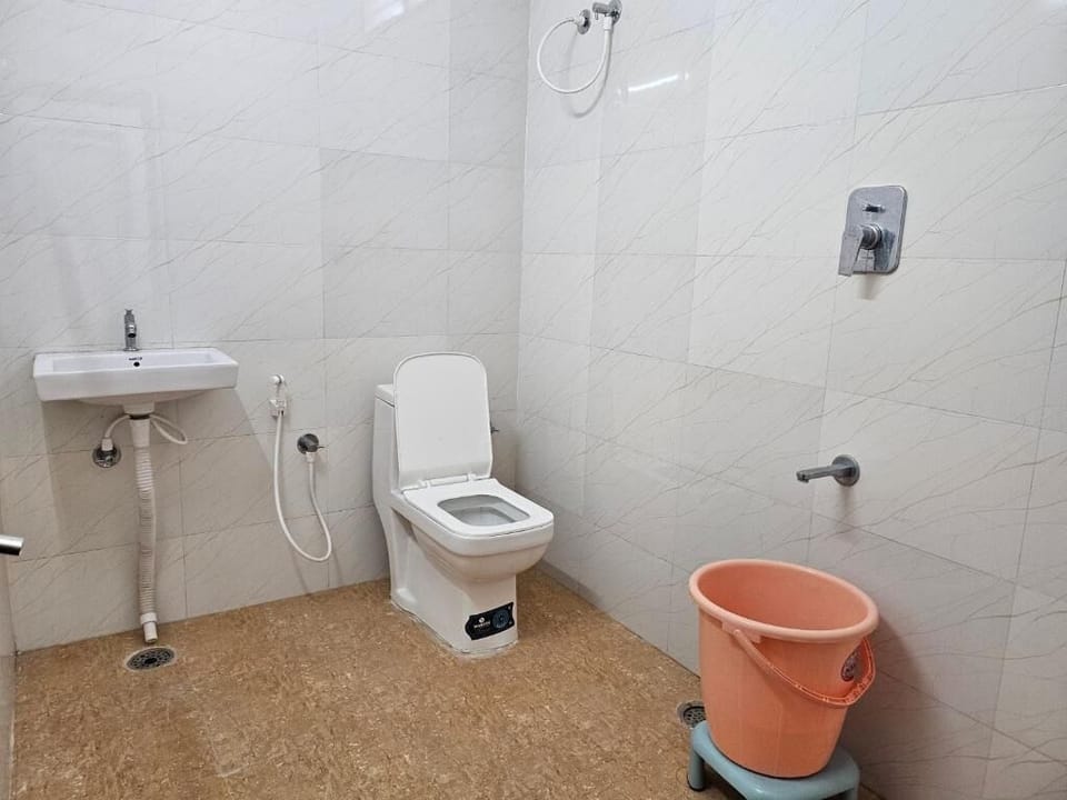 Shower, free toiletries, towels, soap