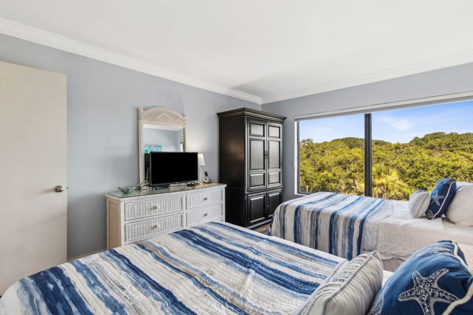 Full size bedroom