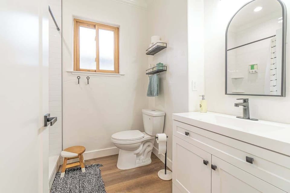 Stylish 2-bedroom Walking Distance to Downtown House in Reno