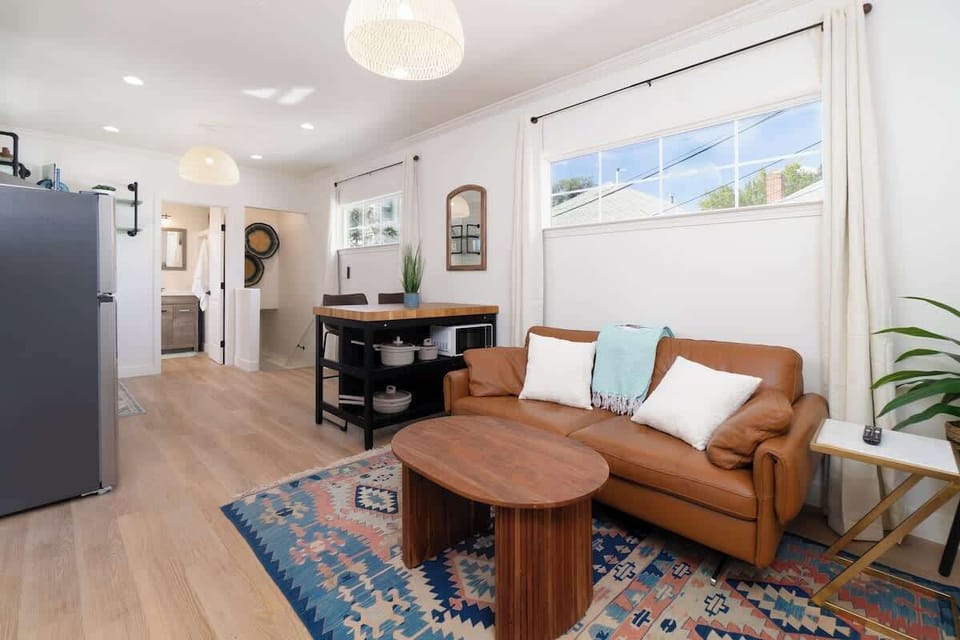House, 1 King Bed, Patio, City View (Modern 1-BR Apartment Close to Dtwn) | Living area | 40-inch TV with digital channels
