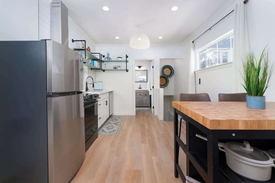 House, 1 King Bed, Patio, City View (Modern 1-BR Apartment Close to Dtwn) | Private kitchen | Fridge, microwave, oven, stovetop