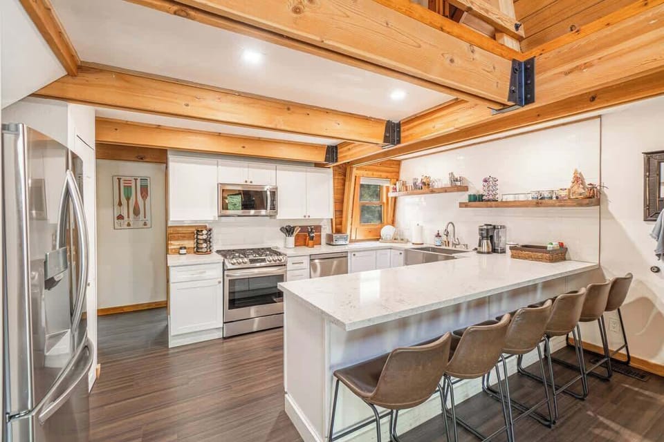 Cabin, Multiple Beds, Hot Tub, Mountain View (Canoe Cabin) | Private kitchen