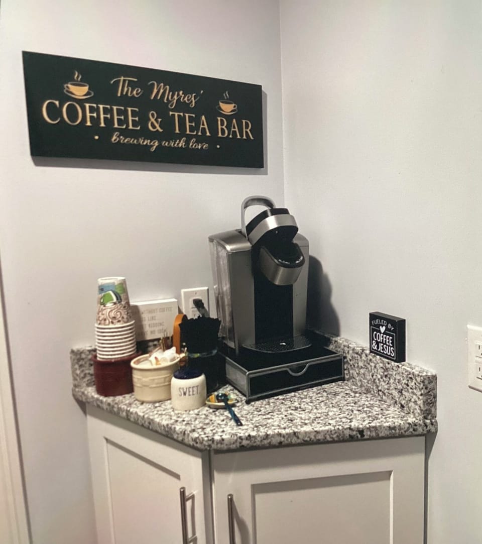 Keurig pot/coffee & tea Kcups are provided
