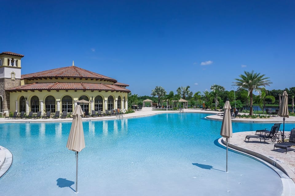 Zero entry resort pool 