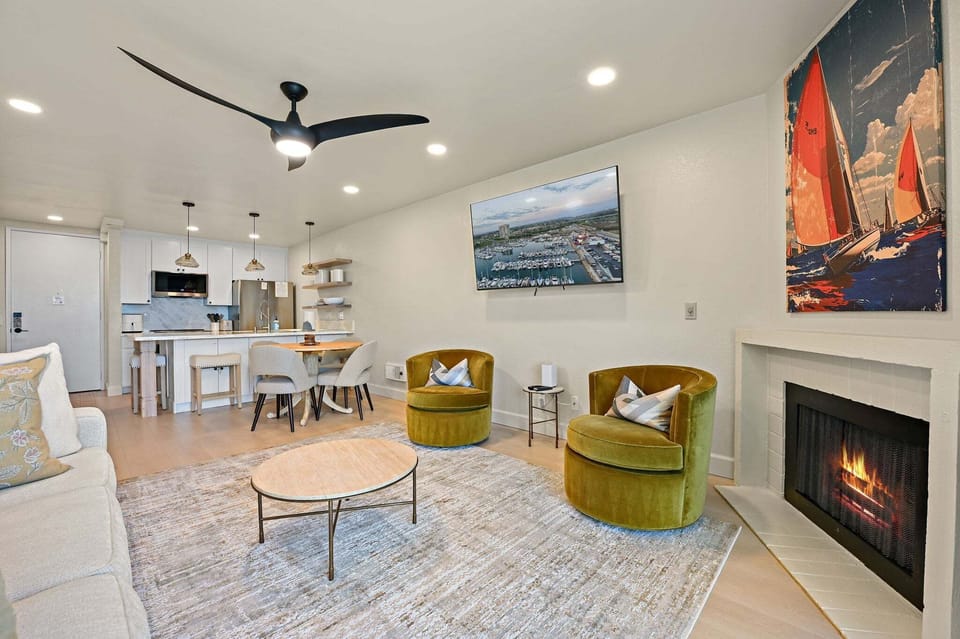 This breathtaking penthouse is bathed in natural light, offering a bright and welcoming ambiance throughout.