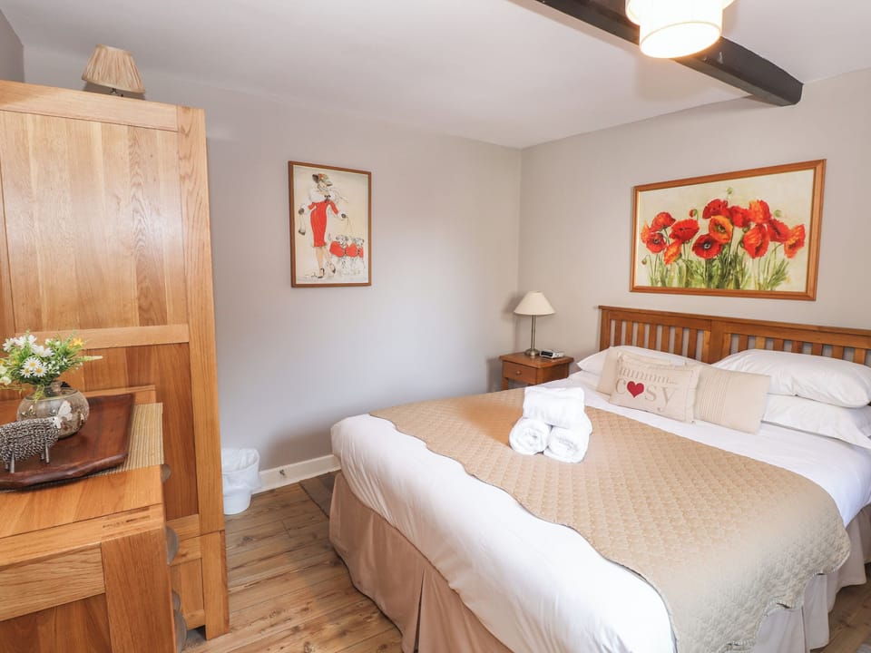 2 bedrooms, individually decorated, individually furnished, free WiFi