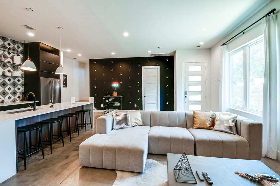 House | 6 bedrooms, high-speed internet