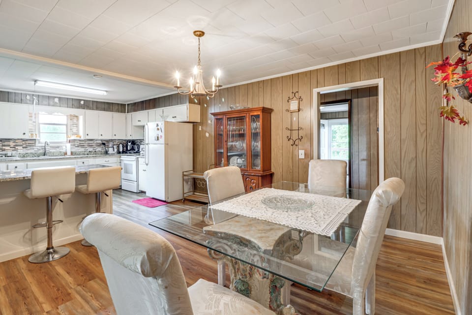 Dining Area | Dishware & Flatware