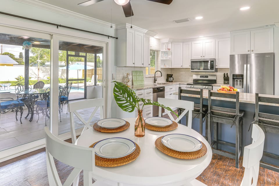 Dining Area | Dishware/Flatware