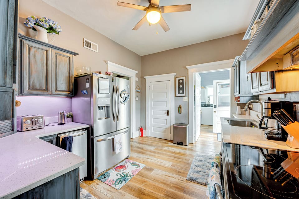 Kitchen | 1st Floor | Dual Drip & Single-Serve Coffee Maker | Cooking Basics