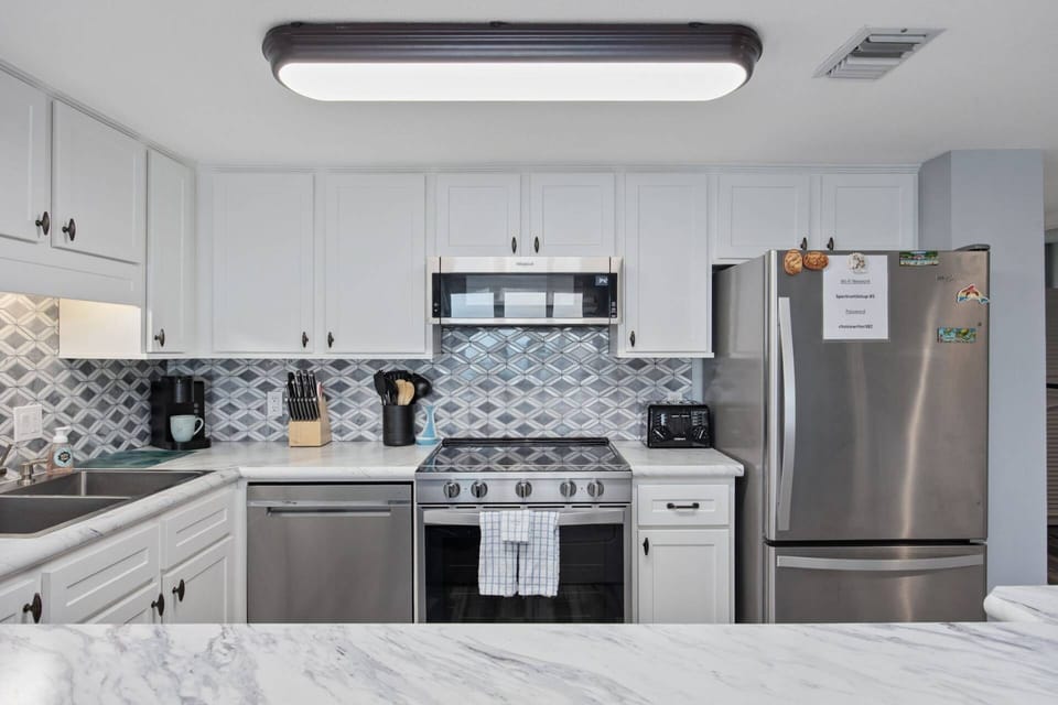 Stainless, Full-Size Appliances!
