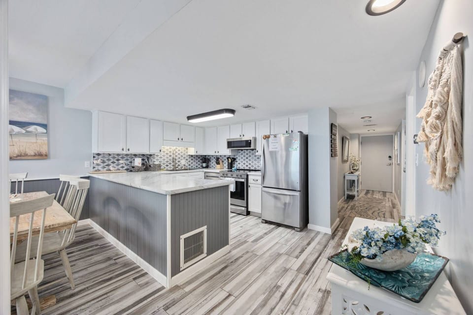 Fully-Updated Litchen w/granite countertops