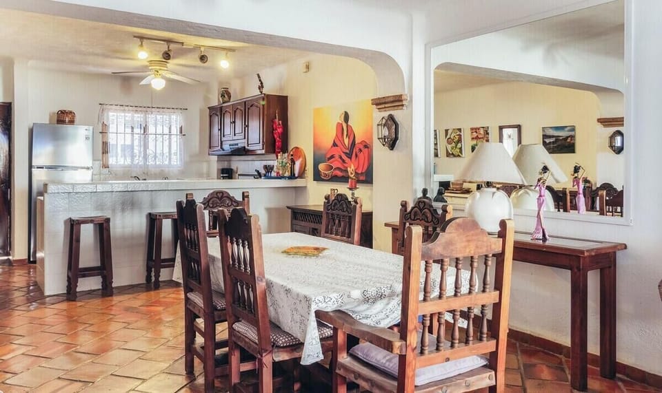 10.Dining table