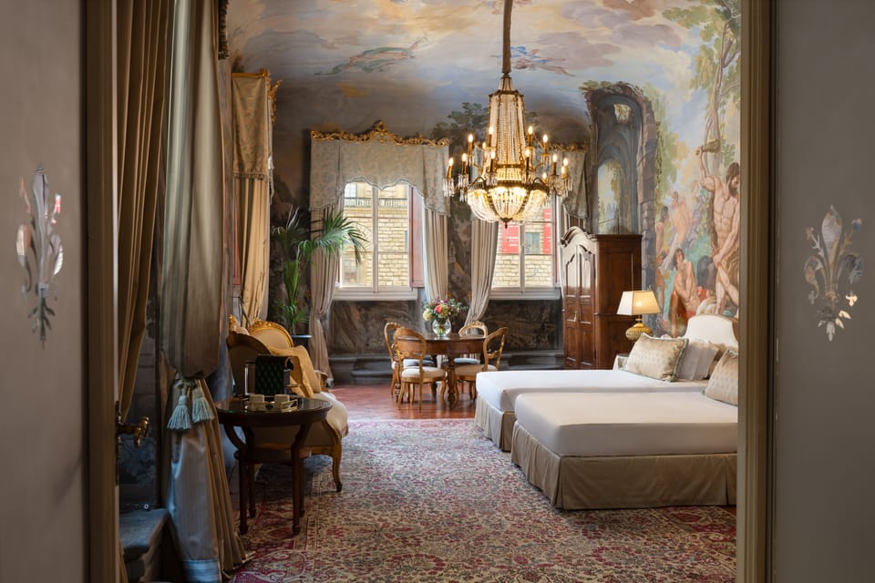 Suite, Jetted Tub, City View (King) | Premium bedding, down comforters, minibar, in-room safe