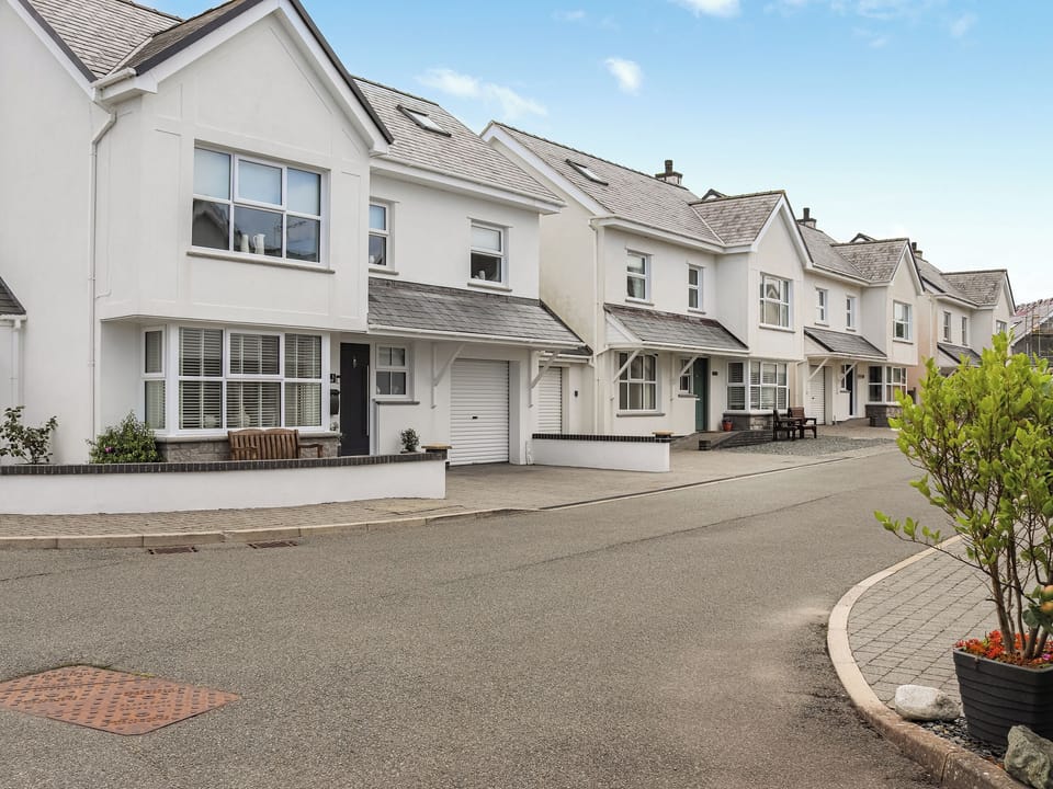 Exterior | Dolphin, Trearddur Bay