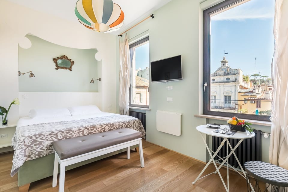 Deluxe Double Room, 1 King Bed, City View | Premium bedding, minibar (free items), in-room safe, desk
