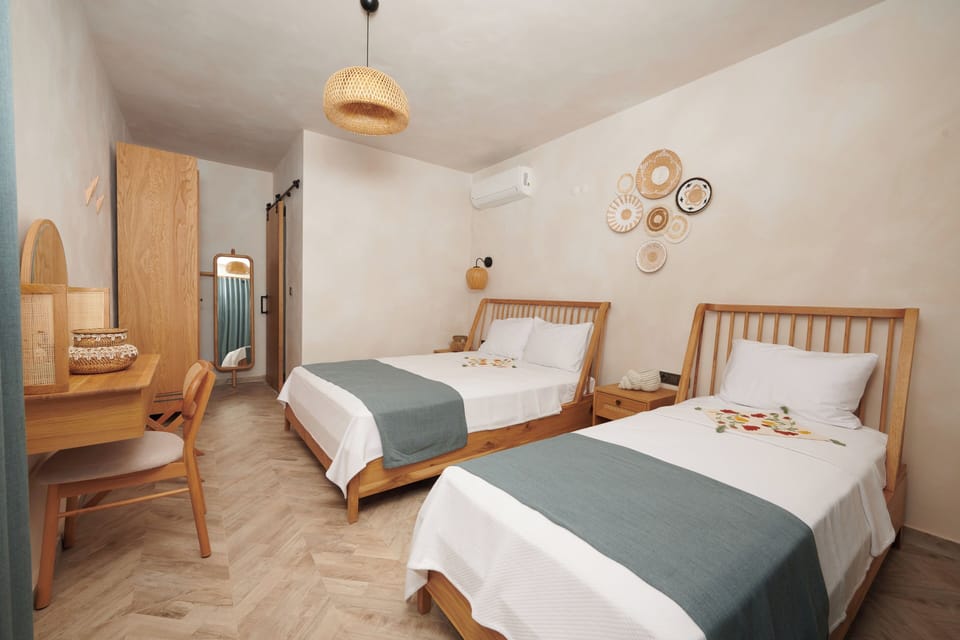 Deluxe Triple Room, Sea View | Bed sheets