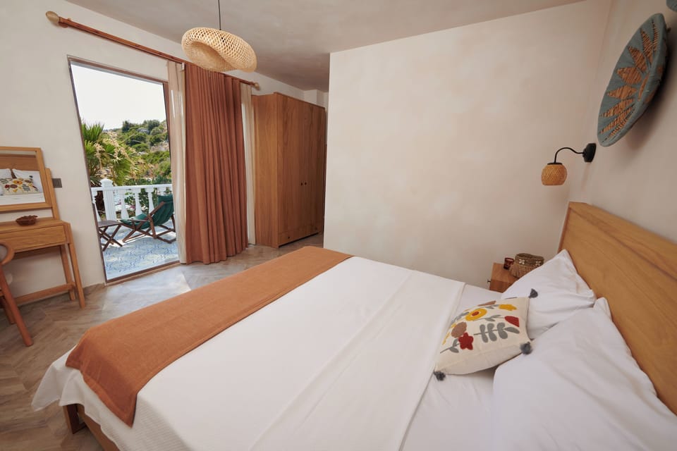 Superior Double Room, Sea View | Bed sheets