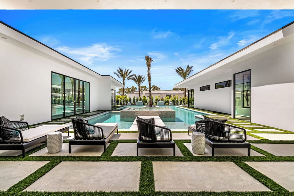 Lounge area.