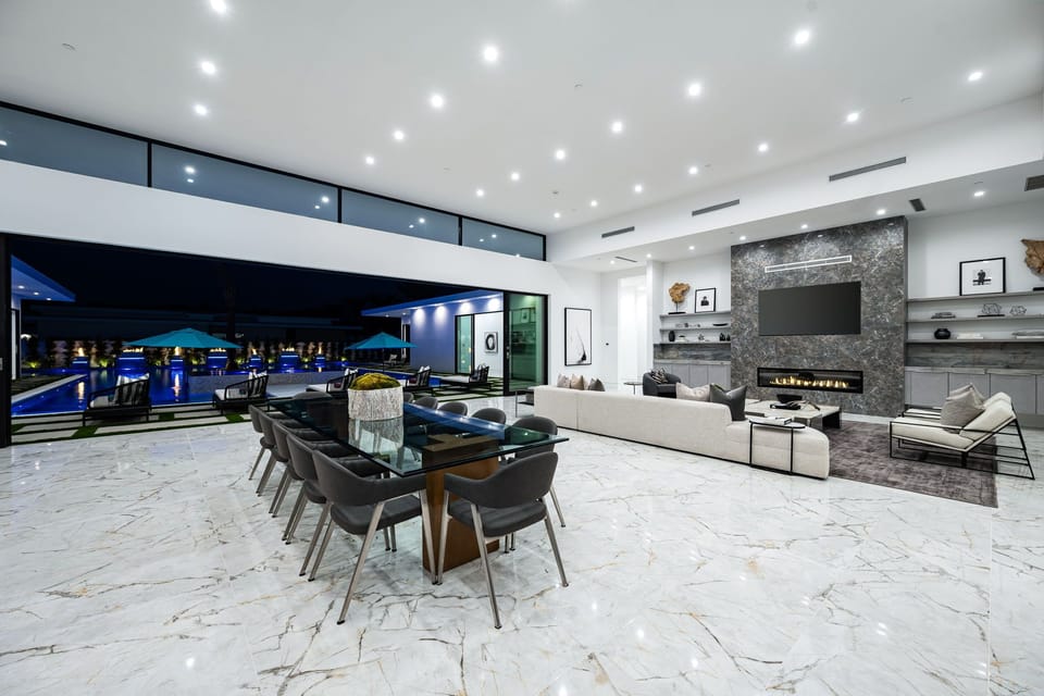 Elegant dining set up.