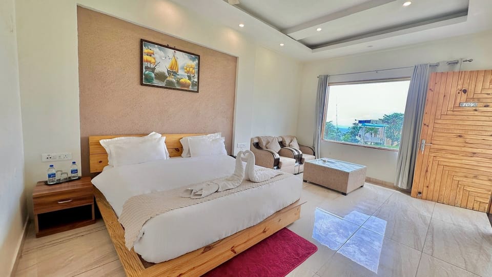 Premium Room | Egyptian cotton sheets, premium bedding, desk, laptop workspace
